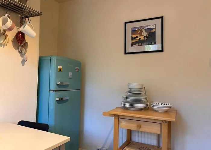 Beautiful 2 Bedroom Apartment With Estuary Views